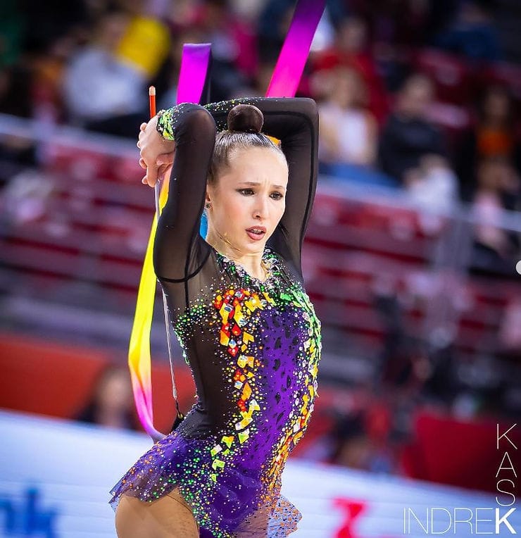 neon värit, rytmisen voimistelun kisapuku Takhmina Ikromova Uzbekistan, kuva Indrek Kask