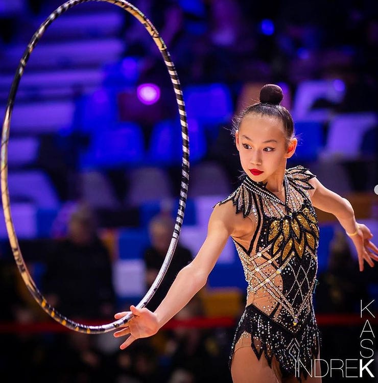 kaulukset rytmisen voimistelun kisapuvussa Aiym Meirzhanova Kazakhstan. Kuva Indrek Kask