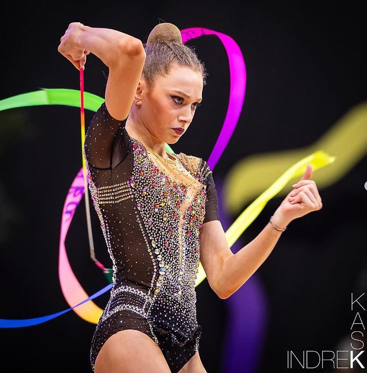 yksivärisyys, rytmisen voimistelun kisapuku Liliana Lewinska Puola, kuva Indrek Kask