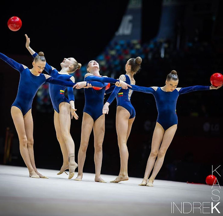 yksivärisyys, rytmisen voimistelun kisapuku Junior Team Liettua, kuva Indrek Kask