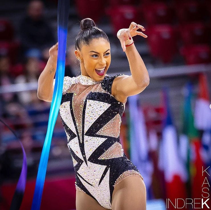 kaulus rytmisen voimistelun kisapuvussa Barbara Domingos Brasilia. Kuva Indrek Kask